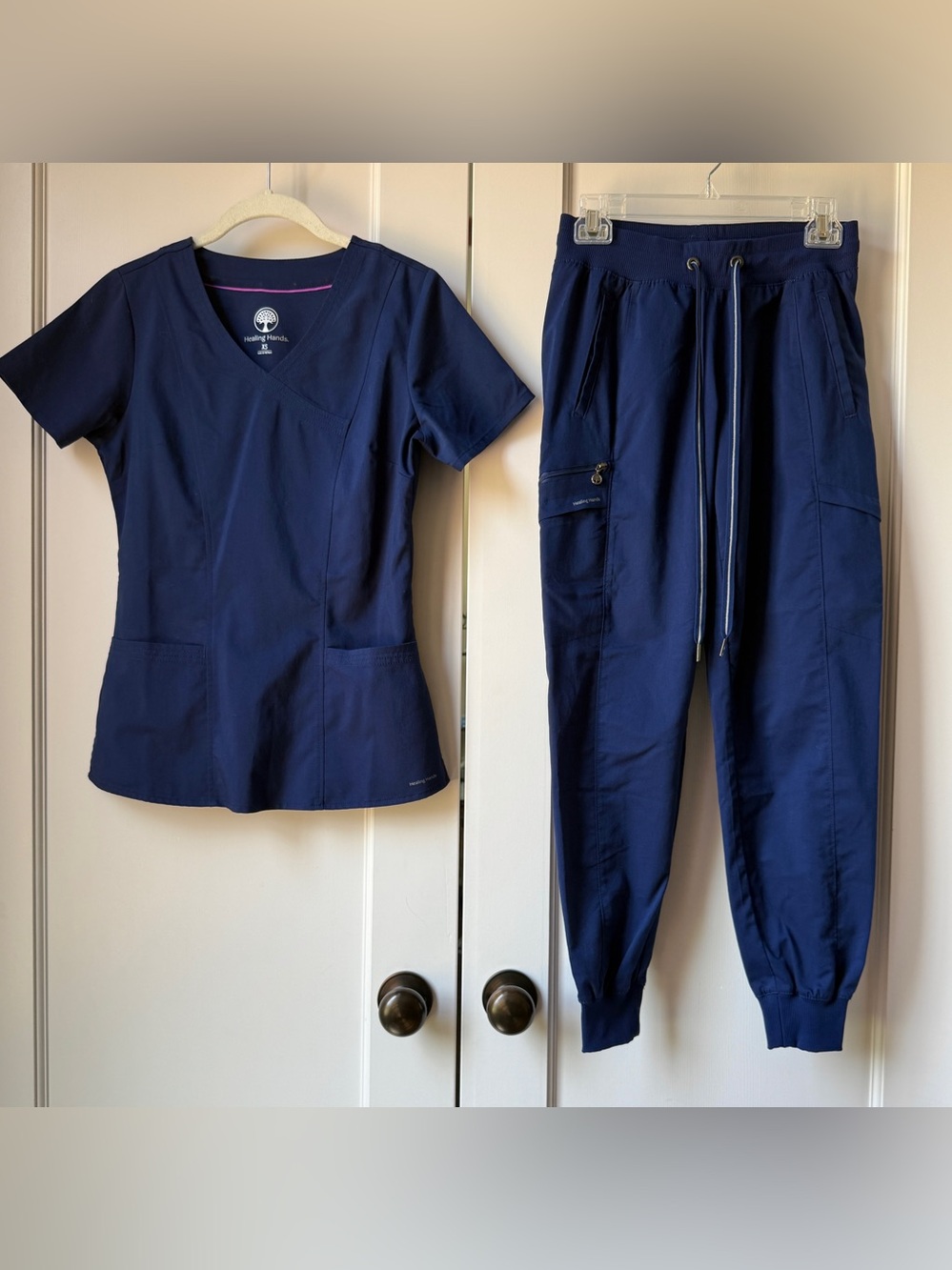Healing Hands Purple Label
Jordan Scrub Top & 7-pocket Toby Jogger Set